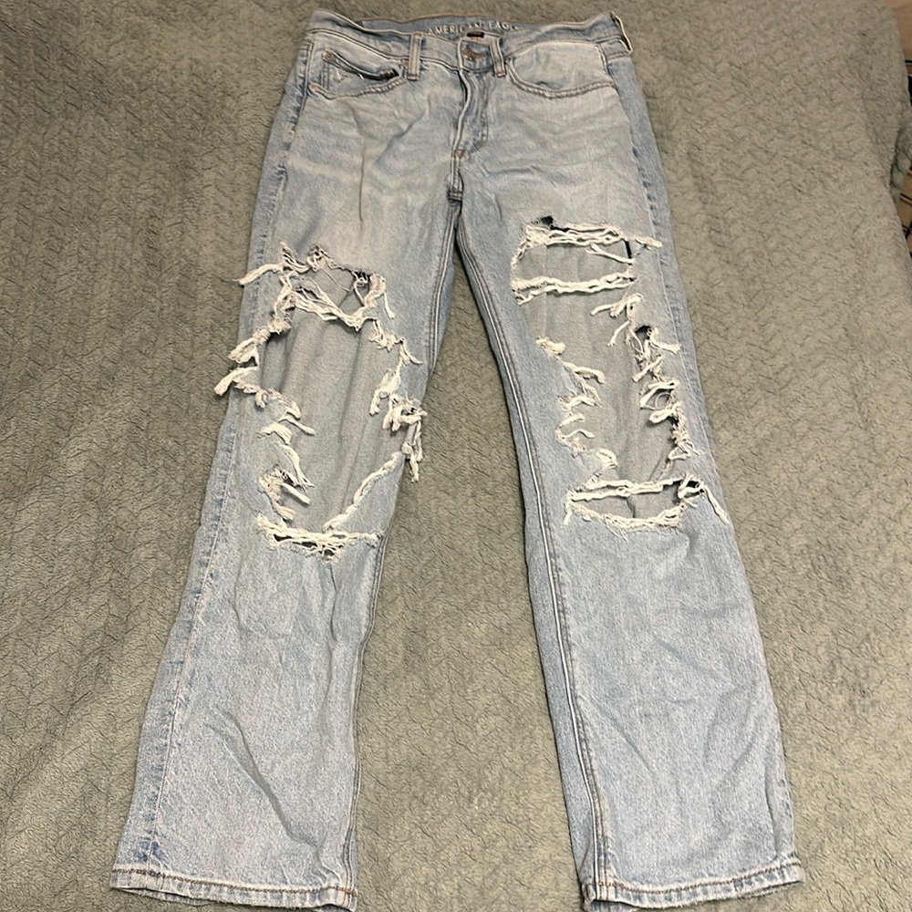 American Eagle 90s Straight Ripped Jeans